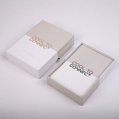 O encarregado do envio da correspondência que ondulado branco feito sob encomenda as caixas lhe agradecem carda para presentes do Natal